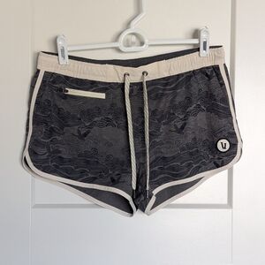 Vuori Women's Tavi Short Grey Pattern sz S